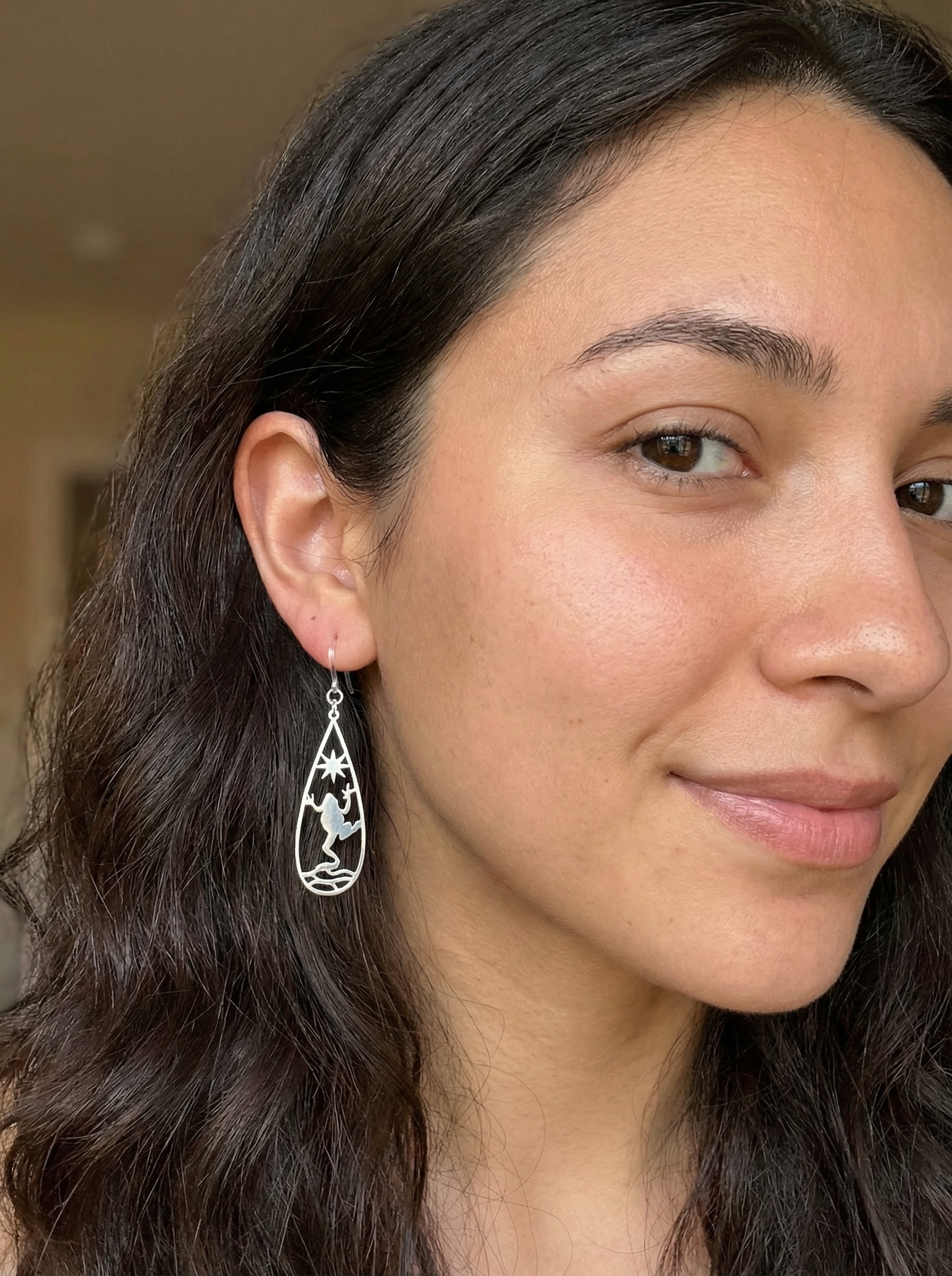 Jewelry Allergies and Emotional Confidence in Fashion Stories.
