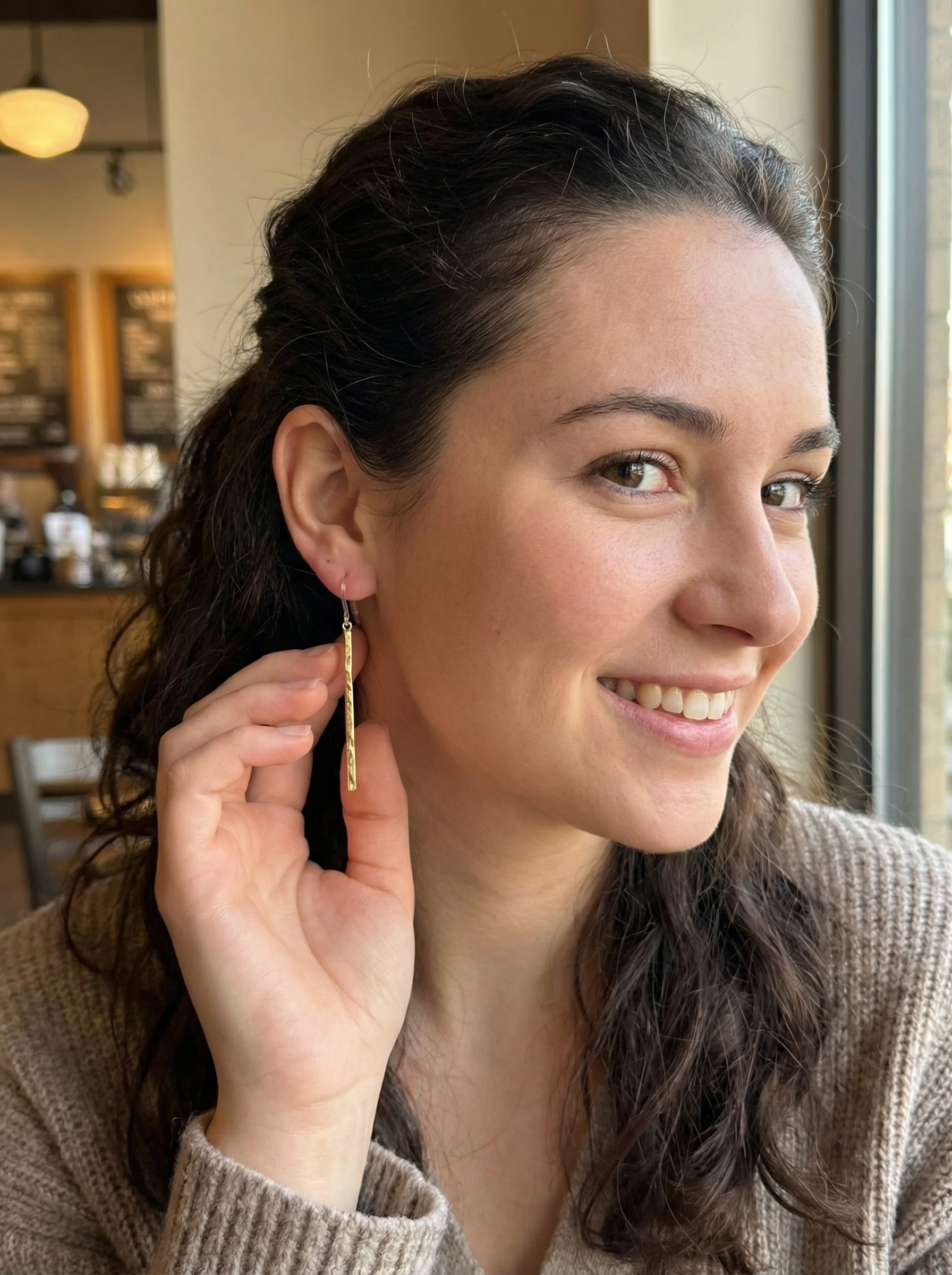 Elegant Lightweight Statement Earrings That Reflect Your Style