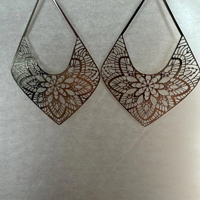 Lightweight hypoallergenic earrings - safe for metal allergies - Image 3
